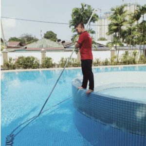 Swimming Pool Service Picture